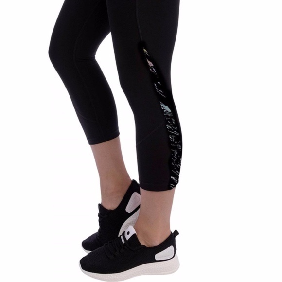 NWT Kirkland Signature Reflective Crop Tight - Picture 2 of 4